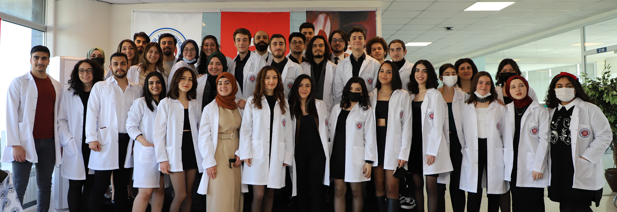 İstanbul Arel Üniversitesi Tıp Fakültesi Öğrencileri Beyaz Önlüklerini Giydi