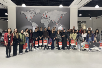 Mimaki Eurasia Dijital Baskı Firmasına 1.Ve 2. Sınıf Grafik Tasarım Öğrencileriyle Teknik Gezi Düzenlenmiştir.